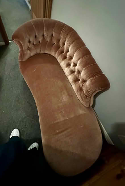Photo of free Dusky pink chaise lounge (Lu7 9qd) #3