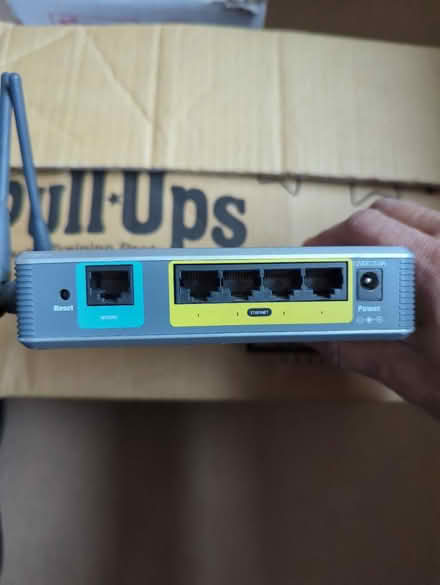 Photo of free Linksys range booster (IG4) #2