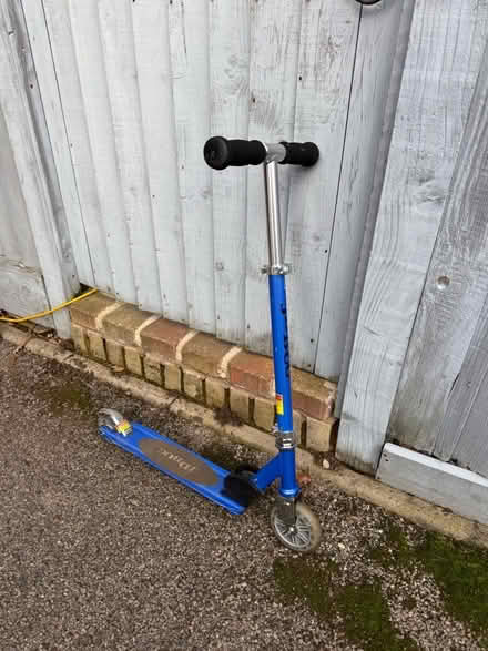 Photo of free Kids Scooter - for a 4-7yr old (Seer Green HP9) #2