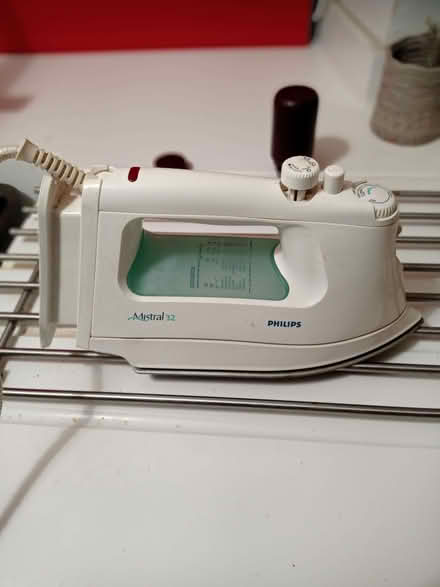 Photo of free Steam iron (Holmfirth HD9) #1