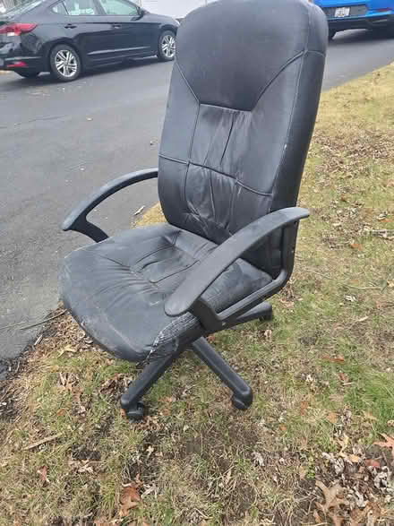 Photo of free curb alert: as-is office chair (21921) #1