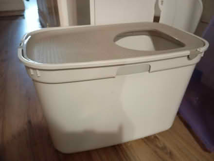 Photo of free Top opening litter tray (Eastbourne BN22) #1