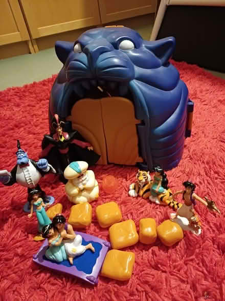 Photo of free Various Aladdin toy characters and accessory (Bilton CV22) #1