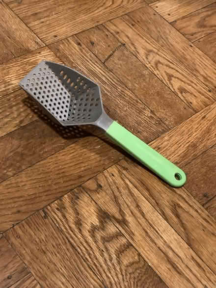 Photo of free Small litter scoop for pets (Petworth/ Park View) #1