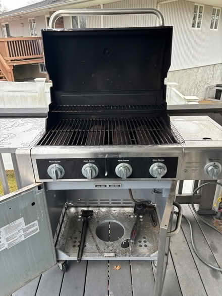 Photo of free Kenwood natural gas barbecue (Plainview, NY) #2