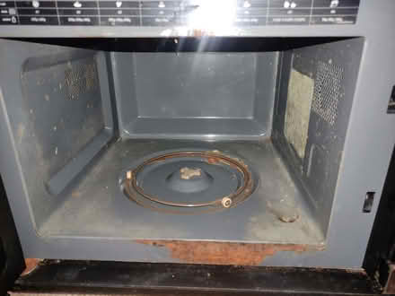 Photo of free Hotpoint MWH 2321 microwave oven (Reading West RG1) #1