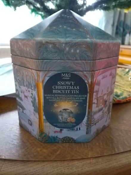 Photo of free Musical biscuit tin (Starkholmes DE4) #2