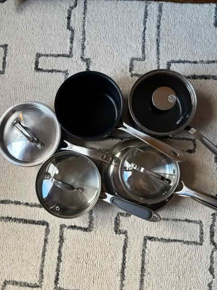 Photo of free 5 pots and 1 pan (Rego Park) #2