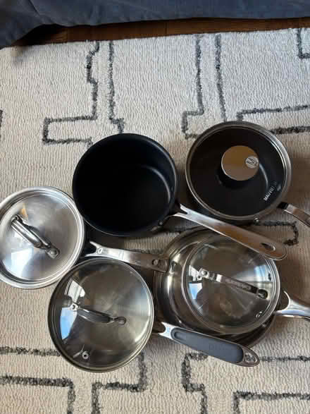 Photo of free 5 pots and 1 pan (Rego Park) #1