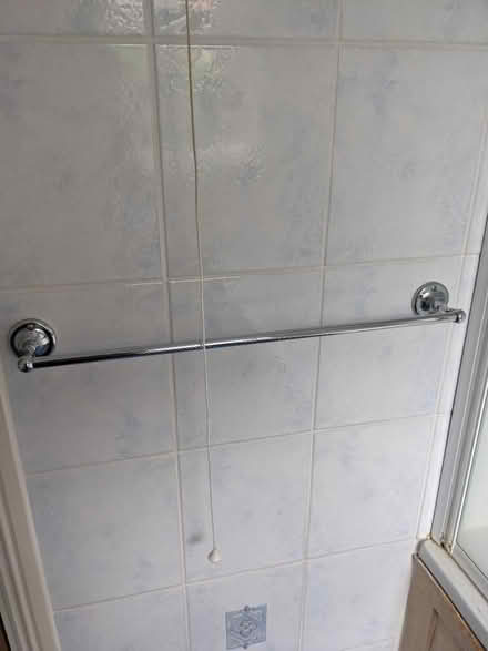 Photo of free Bathroom set (Central Croydon CR0) #4
