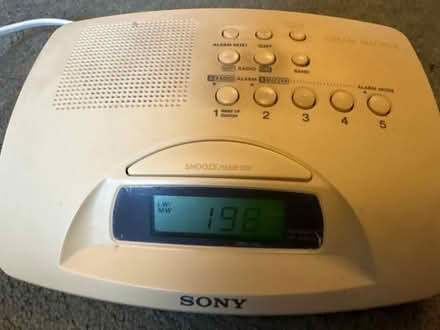 Photo of free FM/MW/LW radio alarm clock (OX5 (Kidlington)) #1