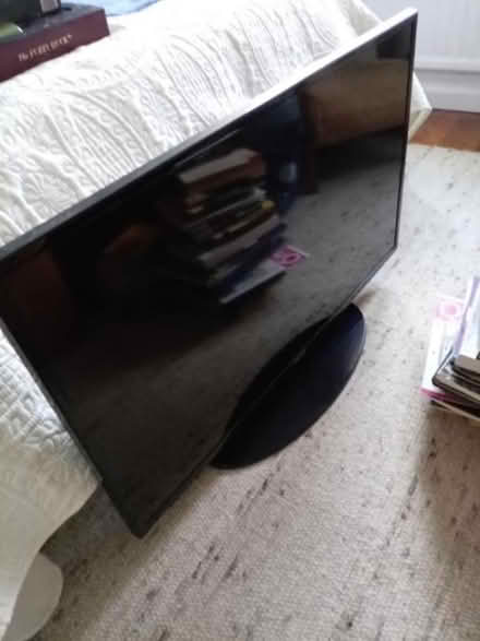 Photo of free 43" Samsung TV (not smart) (Bexhill, TN40) #2