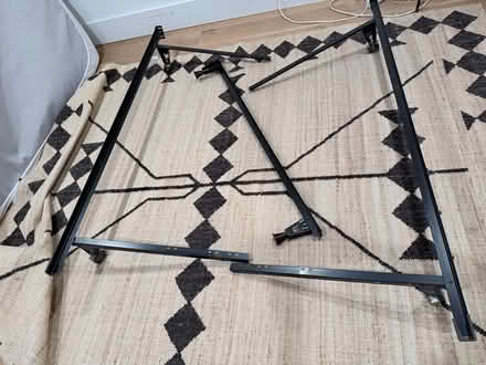 Photo of free King platform and frame (Cambrian near 85/Camden) #1