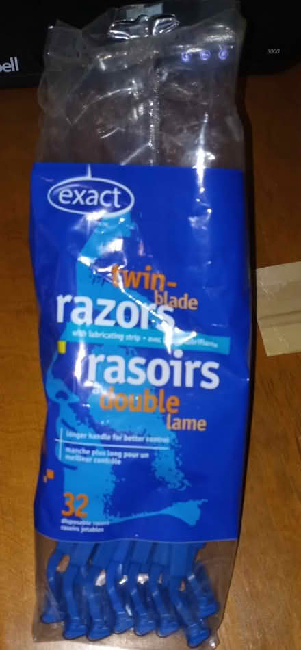 Photo of free disposable razors (Bayshore) #2