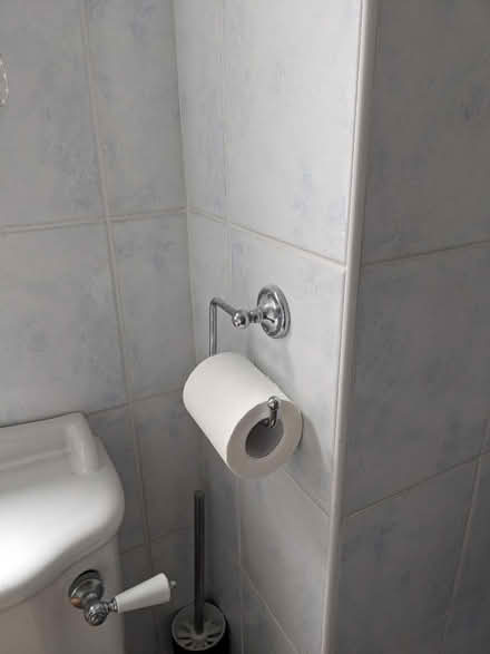 Photo of free Bathroom set (Central Croydon CR0) #2