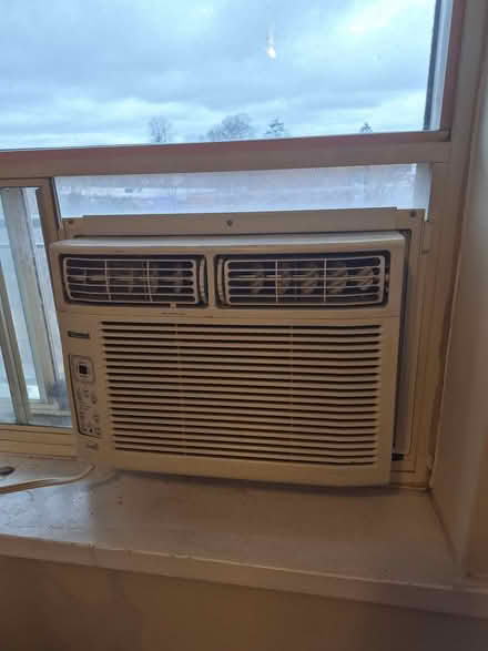 Photo of free Window a/cs (Maple and Ontario Burlington) #2