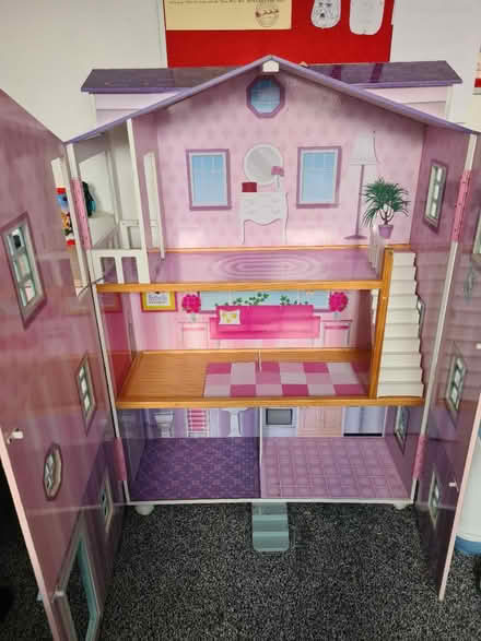 Photo of free Dollhouse (Harlow. CM18 .) #2