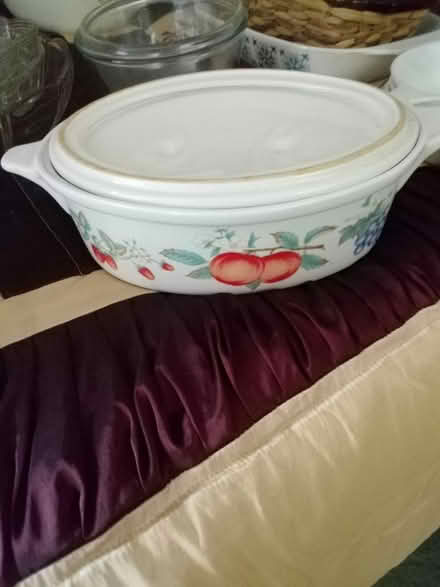 Photo of free Oval oven dish with lid (Tonbridge TN9) #1