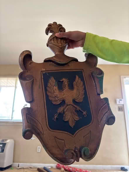 Photo of free Beautiful decor / crest or shield (20746) #1