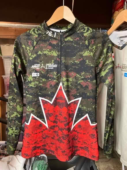 Photo of free Army Run Ladies XS Running Shirts (Hintonburg) #2