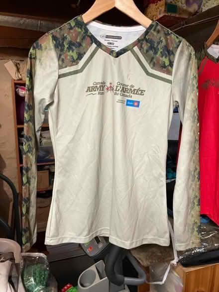 Photo of free Army Run Ladies XS Running Shirts (Hintonburg) #3