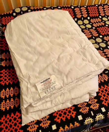 Photo of free A single 4.5 tog duvet and a king size fitted sheet. (Cradoc LD3) #1