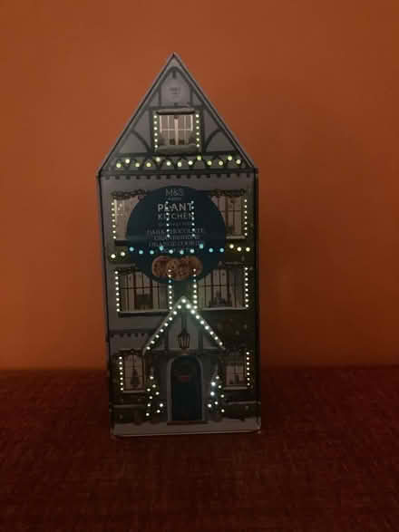 Photo of free EMPTY cookie tin with light. (Seaside BN22) #2