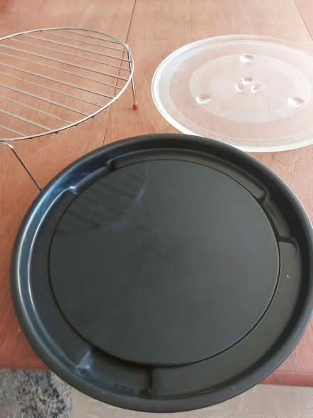 Photo of free Microwave items (Southborough TN4) #1