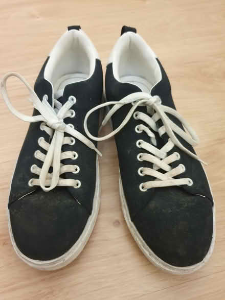 Photo of free Men's trainers size 8 (42) (Adel LS16) #1