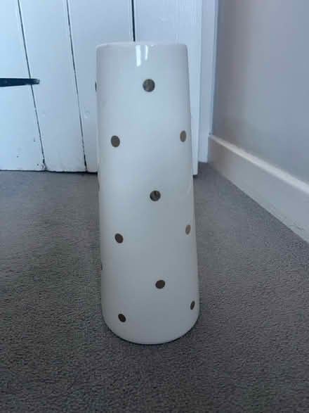 Photo of free White and gold vase (OX14) #2
