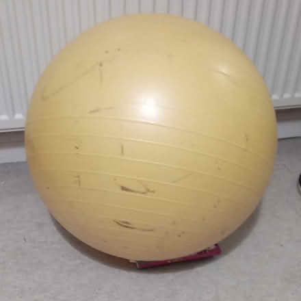 Photo of free Small-ish yellow yoga ball (OX1 South Oxford) #1