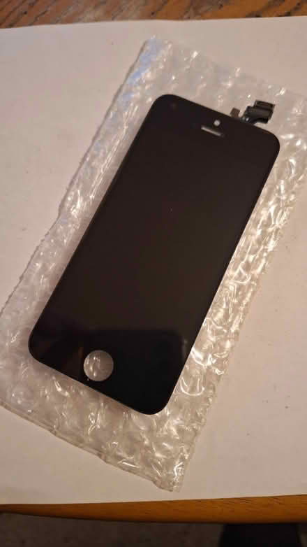 Photo of free 8x iPhone 5/5s/6 LCD screens (Romford, RM7) #1