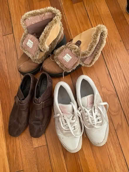 Photo of free Shoes and Boots Woman's 9.5/10 (Near NCSU) #3