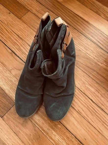 Photo of free Shoes and Boots Woman's 9.5/10 (Near NCSU) #1