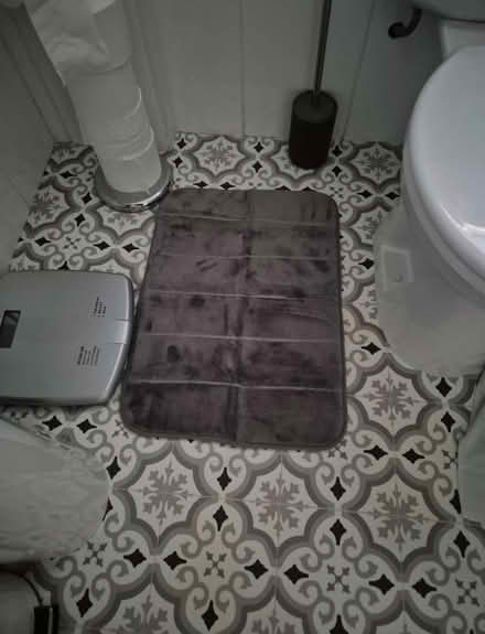 Photo of free 2 Piece set Bathroom Mats (Littlemore OX4) #3