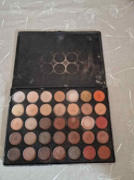 Photo of free Morphe eyeshadow palette (Matlock DE4) #1