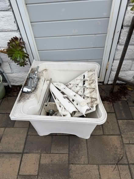 Photo of free Paint sink (Sun Valley / North Hollywood) #1