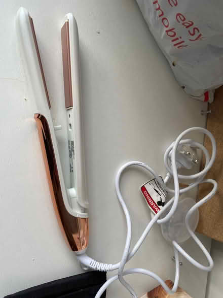 Photo of free Hair straighteners (Shelton SY3) #1