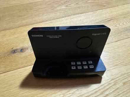 Photo of free Siemens Gigaset landline telephones and answer machine and 3 handsets (Cheadle Hulme SK8) #1