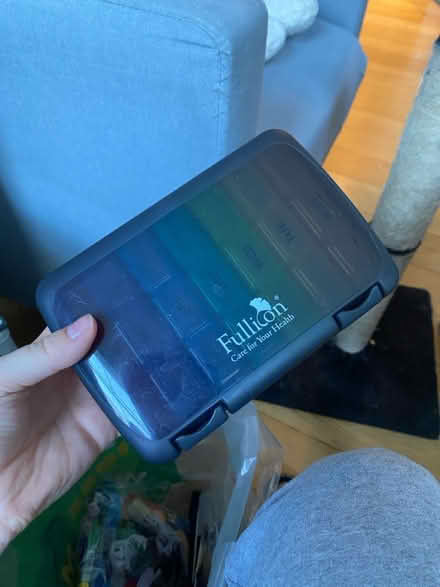 Photo of free pill organiser (SW193TA) #2