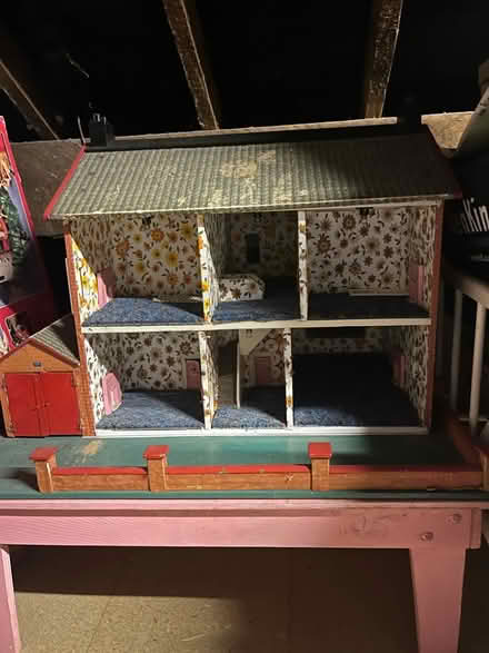 Photo of free Vintage dolls house (Woodchurch CH49) #3