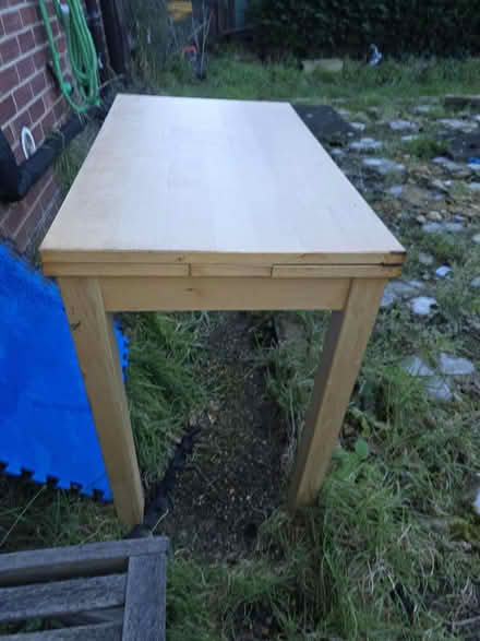 Photo of free Small extendable table (Guildford GU1) #1