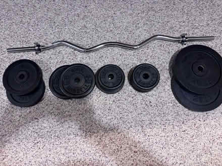 Photo of free Curl bar + 120 lbs free weights (Newmarket) #1
