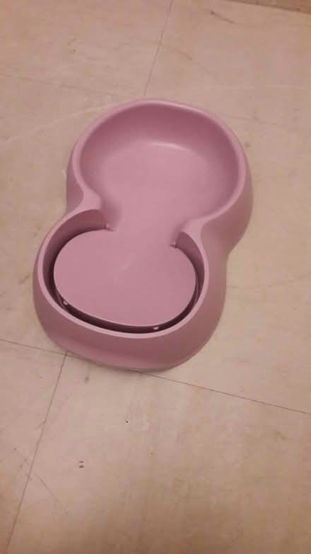 Photo of free Pet feeding bowl (Zones 1 2 and 3 N1 E1 W1) #1