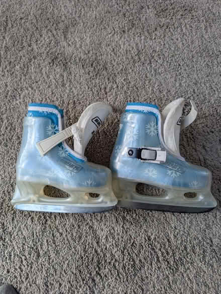 Photo of free Bauer Skates - youth size 8/9 (Oxbow Lk and Elizabeth Lk Rds) #1