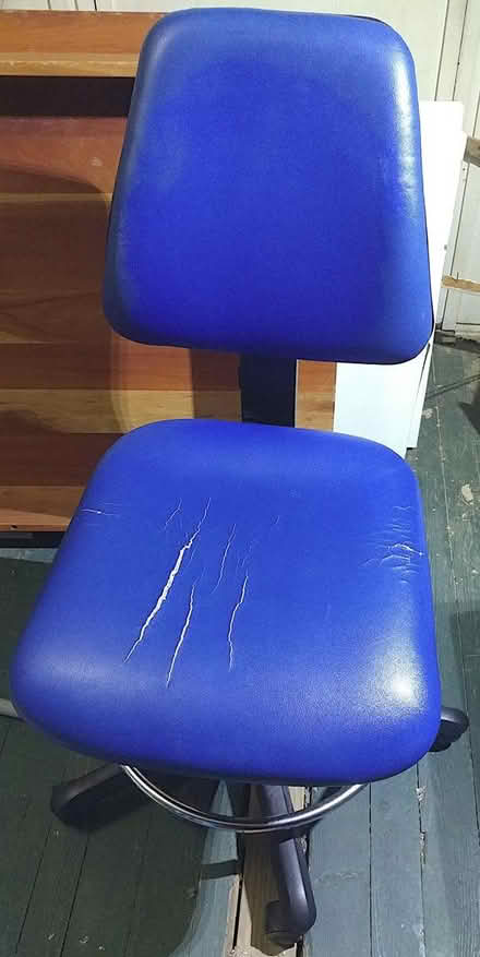 Photo of free Rolling chair with foot rest (Pearl-Meigs-Monroe (14607)) #1