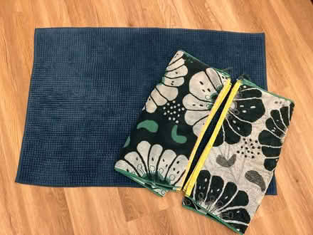 Photo of free Bath mat and hand towels (Firswood M16) #1