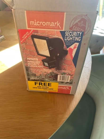 Photo of free Security Floodlight (Wellington TF1) #1