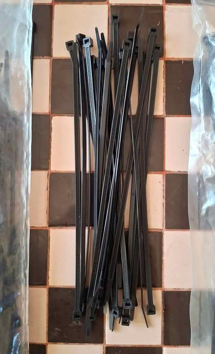 Photo of free 2 packs of 8 inch cable ties (Woodseats, S8 0) #2