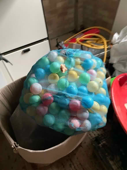 Photo of free Crawl tunnel and old ball pit balls (Marston OX3) #2